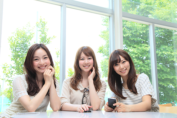 職場は若い女性多数